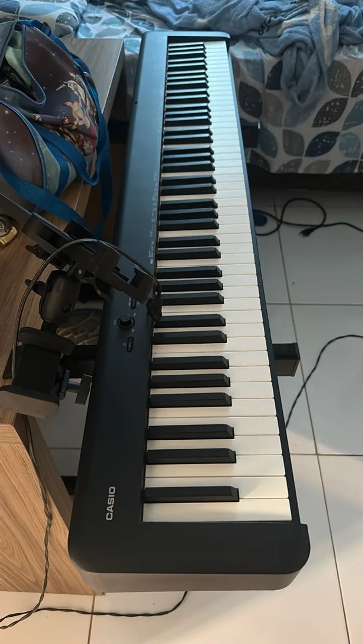 Piano digital, acompanha suporte estante em Z e os cabos  - Foto 3