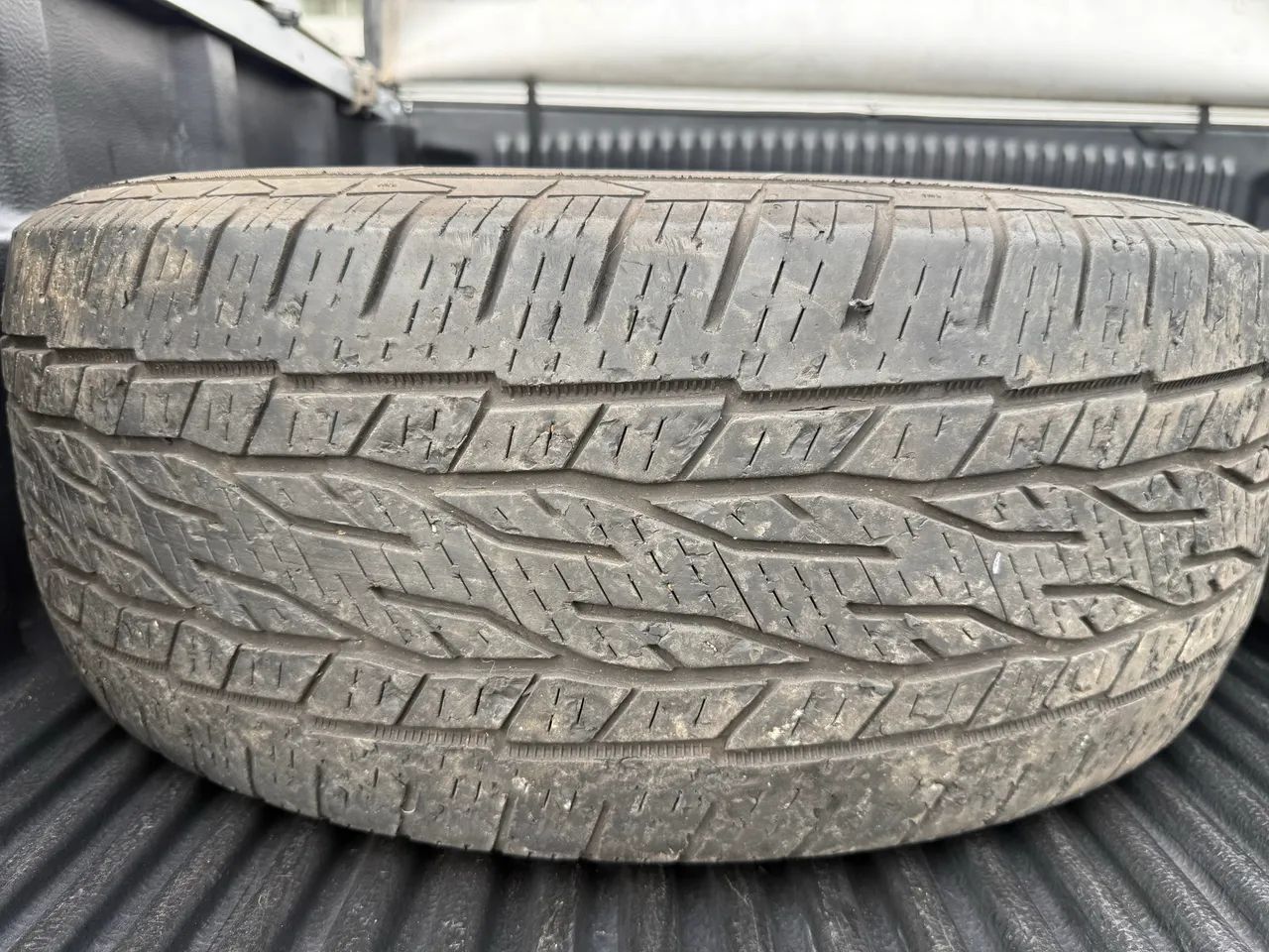 Dois pneus 265 65 R17 - Peças para carros, vans e utilitários