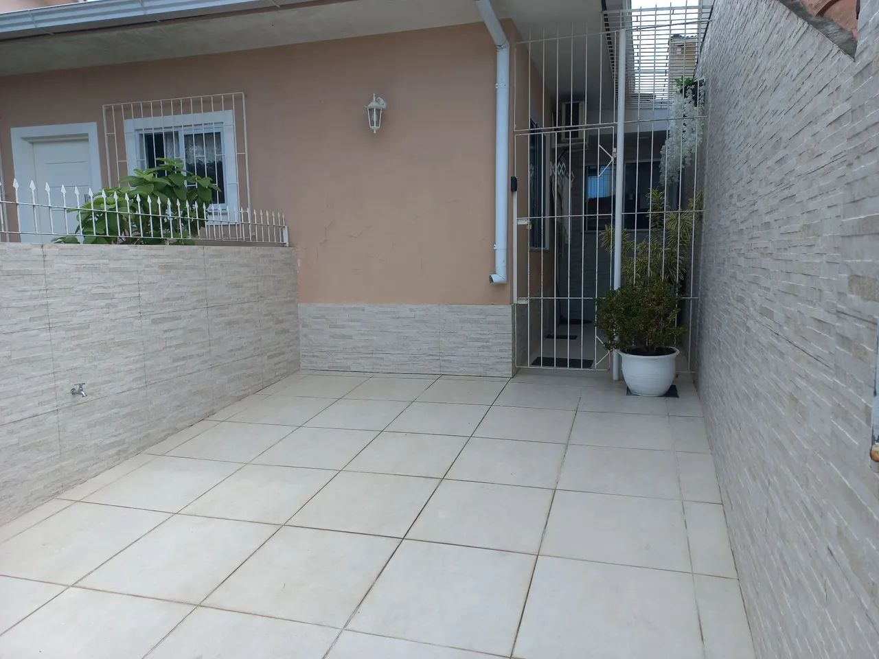 Alugo casa geminada e mobiliada de alto padrão  - Foto 3