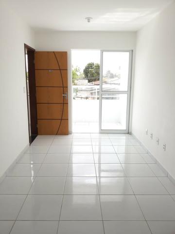 Apartamento localizado no Bairro das indústrias - Contendo 02 quartos sendo 01 suíte - Foto 2