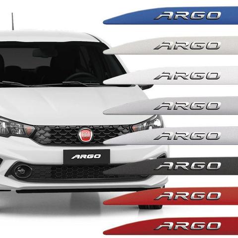 Já instalado Friso Lateral Fiat Argo Com Nome Alto Relevo