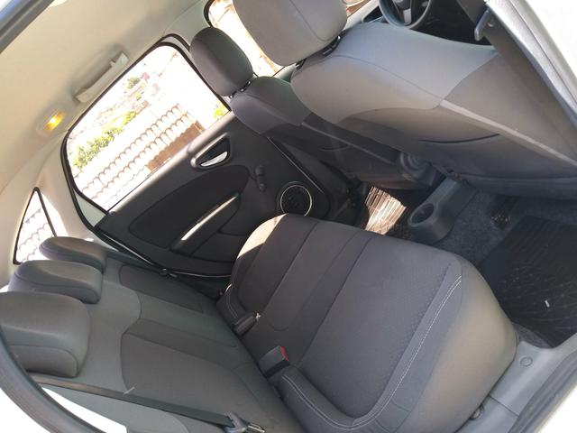Vendo grand Siena 1.4 attractive 2015 - Foto 6