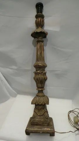 Abajur antigo em madeira nobre entalhado formato tocheiro sacro lindo dos anos 60