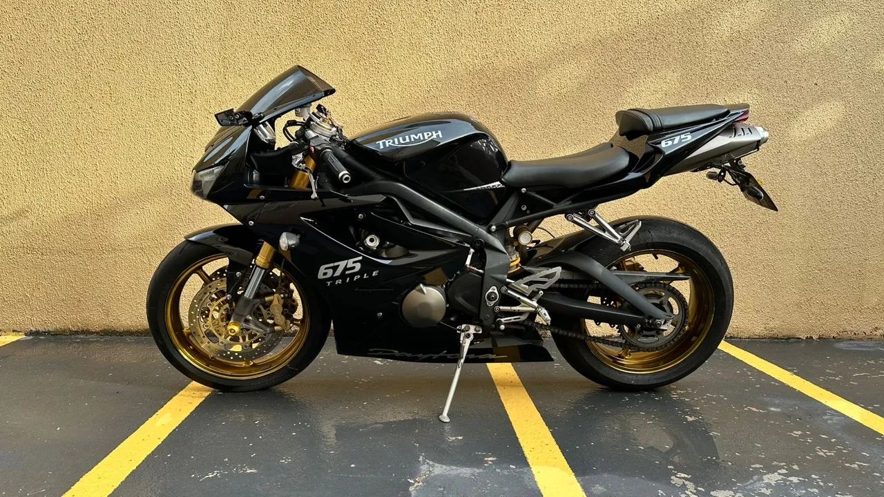 TRIUMPH DAYTONA 675 R$ 28.900 - Foto 2