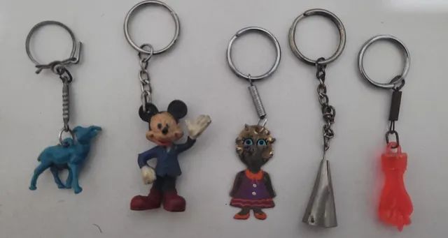 Lote Com 5 Chaveiros antigos do Mickey Disney, Bode, Mão De Figa, Sineta, boneca - Foto 2