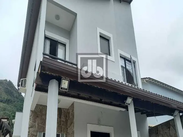CASA DUPLEX - ANIL - PRÓXIMO AO PARK SHOPPING - 3 QUARTOS - SUÍTE - PISCINA - CHURRASQUEIR