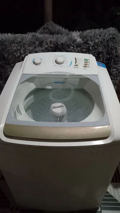 Máquina de Lavar Electrolux 15 kilos funcionando  - Foto 3