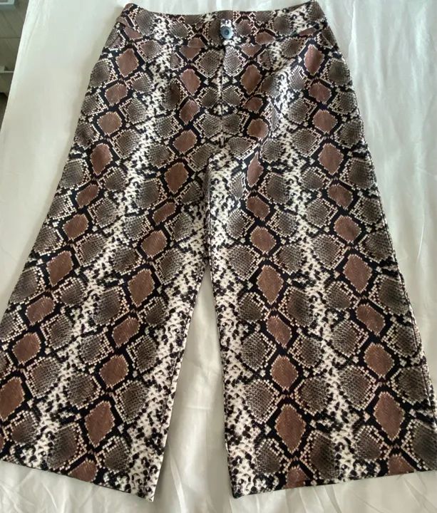 Calça estampada nunca usada