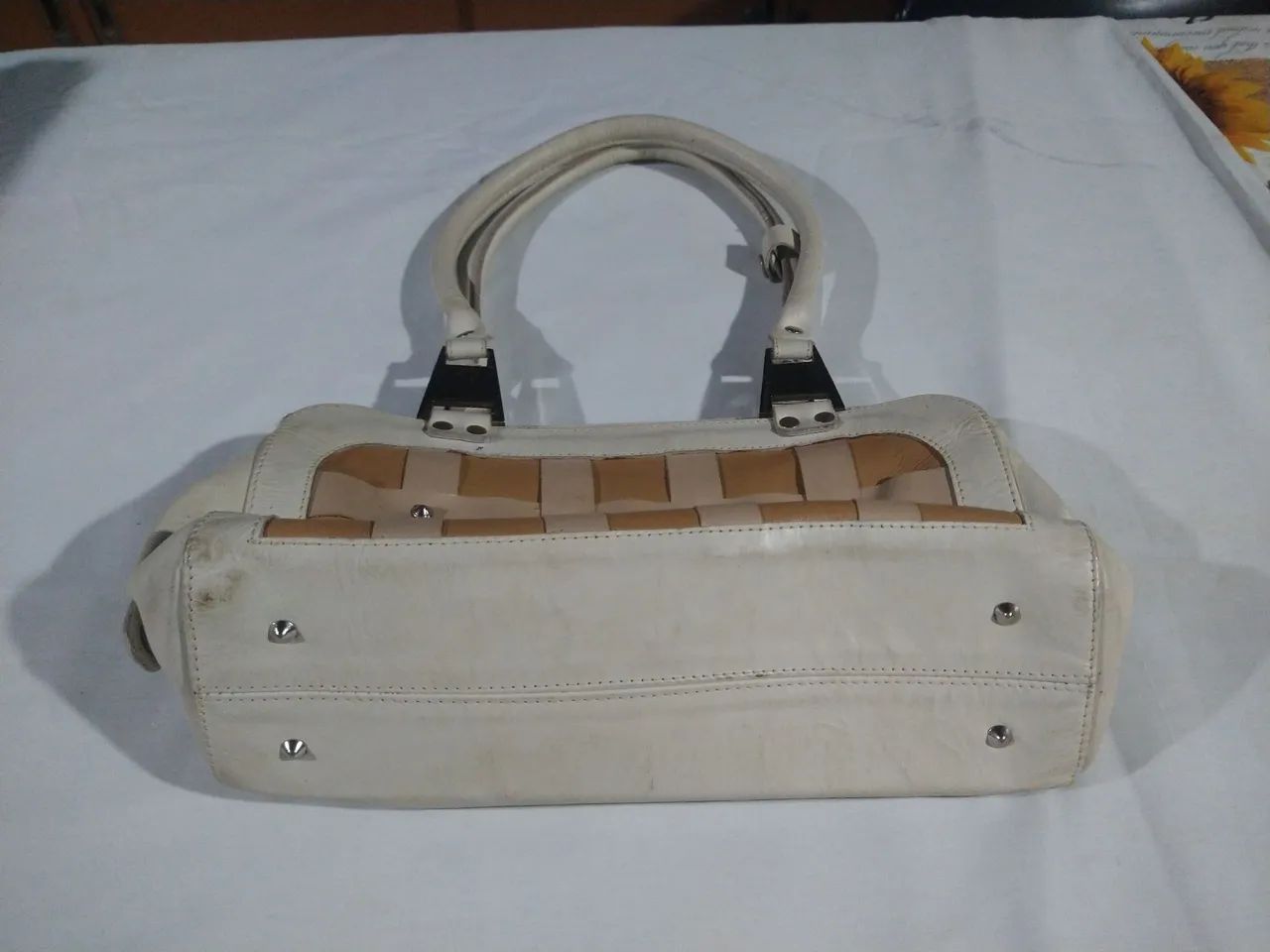 Bolsa de Ombro em Couro Bege e Branco - Foto 3