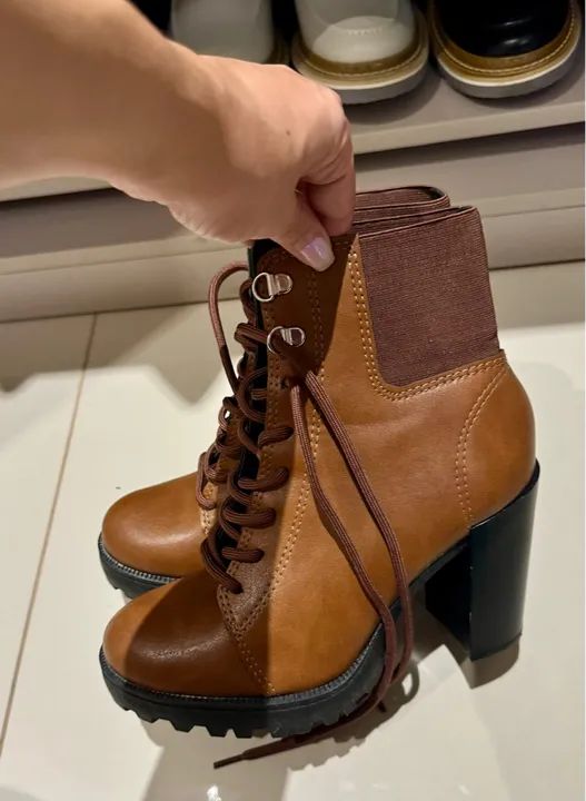Botas de cano curto marrom - Foto 2