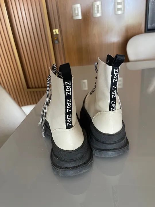 LINDA BOTA OFF WHITE COM PRETO - Foto 3