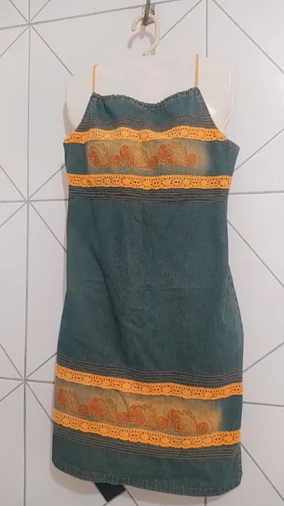 Vestido Jeans Bordado - Estilo Vintage - Foto 3