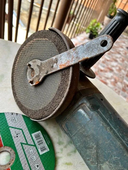 Esmerilhadeira Lixadeira Bosch - Maçarico de Corte White Martins - Foto 2