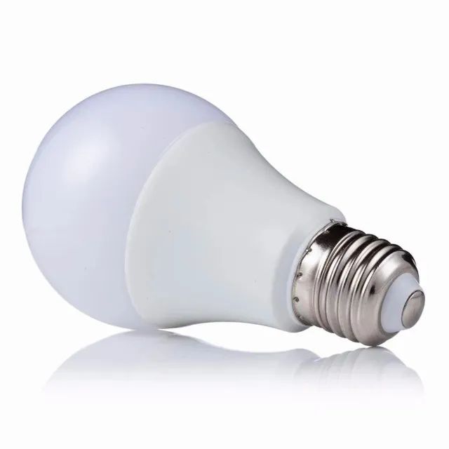 7 unidades de Lampada Led 9w Branca