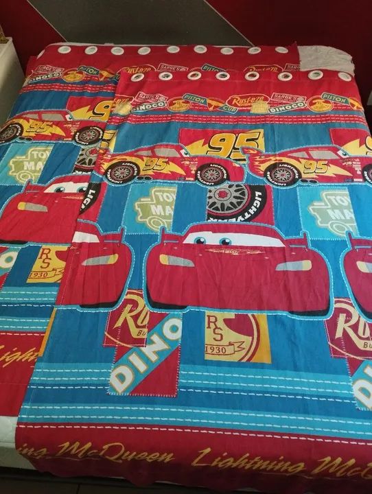 Cortinas infantil semi novas 