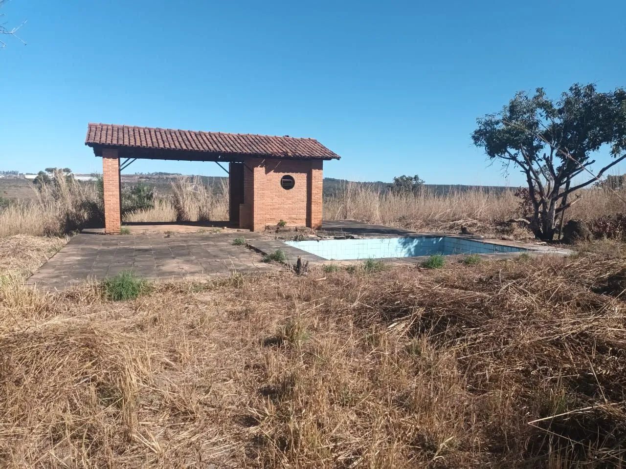 Linda chácara na DF 495 <br>a 500 mts do Ribeiro saia velha