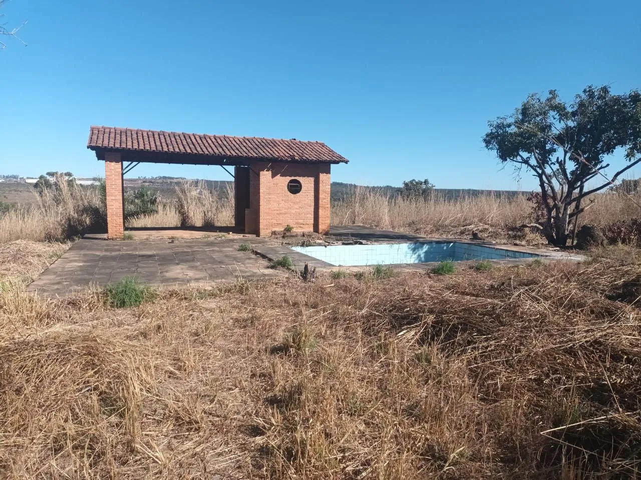 Linda chácara na DF 495 <br>a 500 mts do Ribeiro saia velha