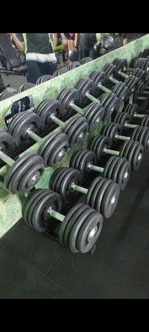 Kits de dumbells injetados,  anilhas e outros