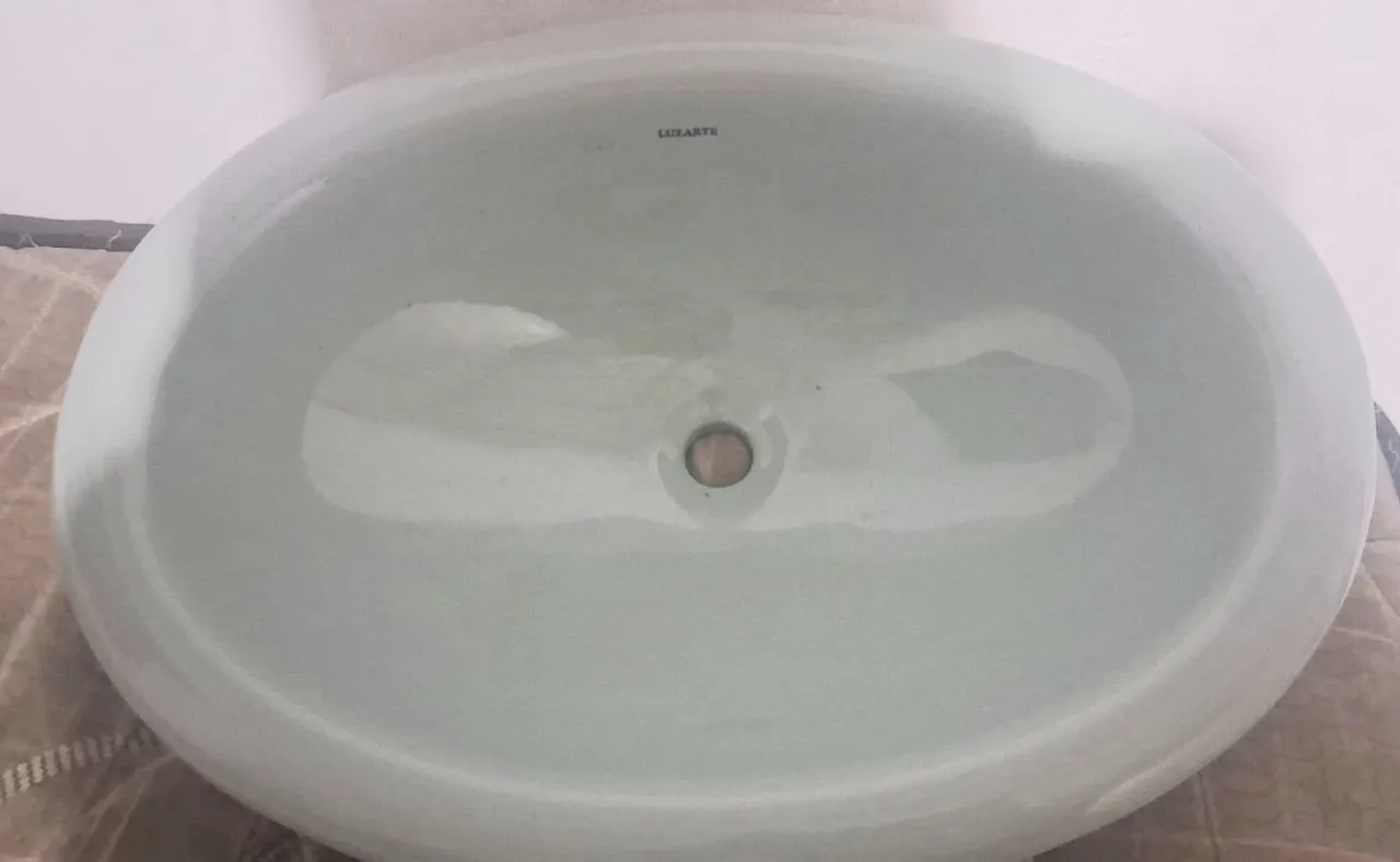 Cuba de cerâmica oval para banheiro
