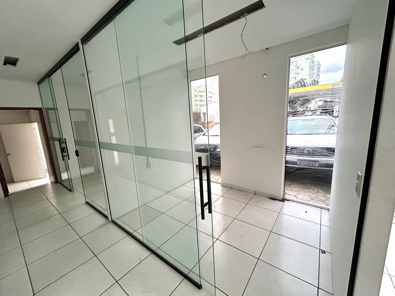 Portas de vidro com estrutura de aço - Foto 3
