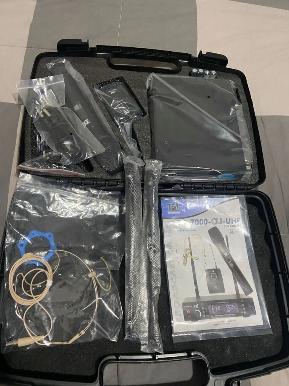 Microfone Sem Fio com Lapela TSI BR-7000-CLI-UHF  - Foto 4