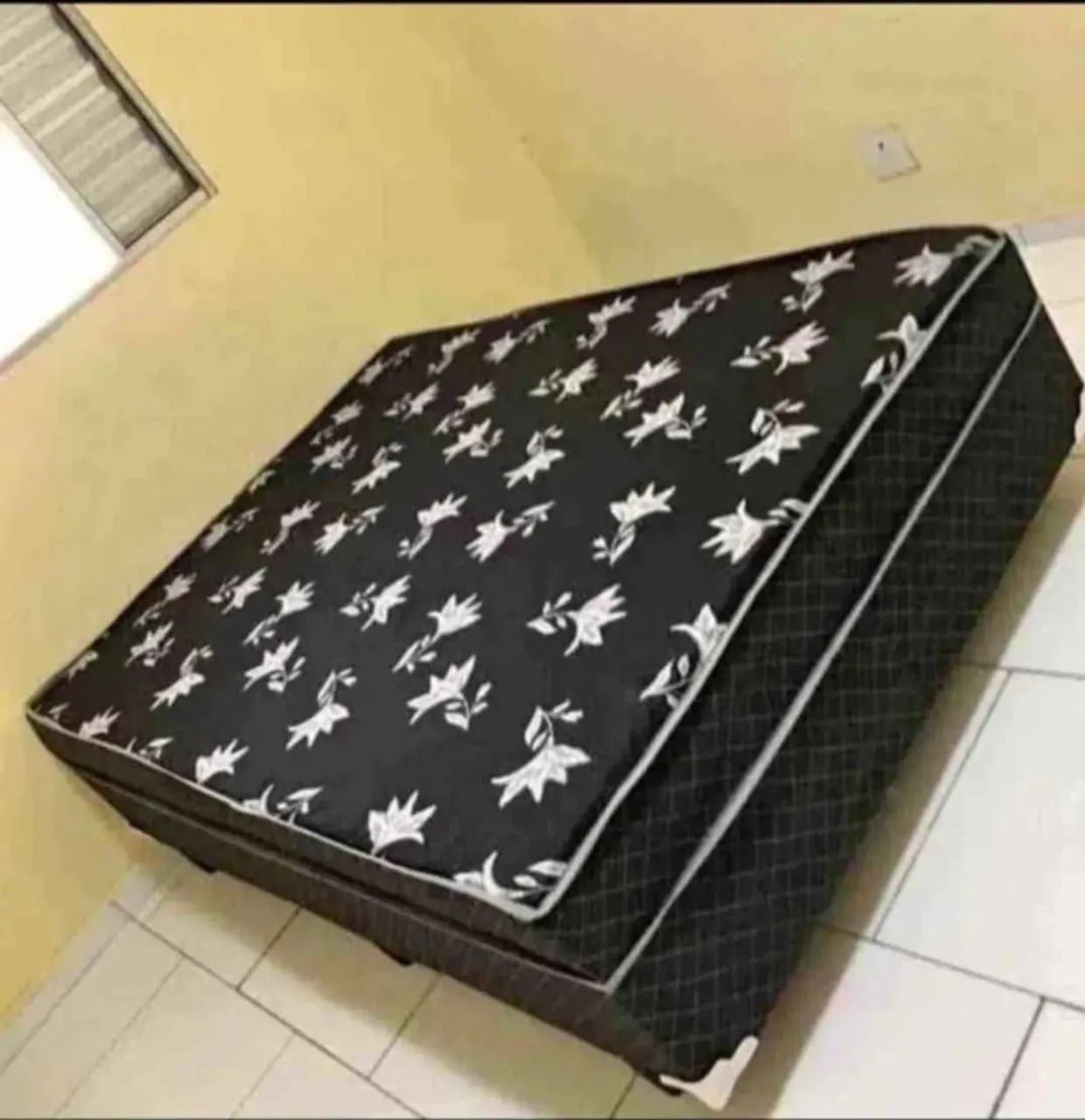 Cama box  Casal com Design Floral Exclusivo