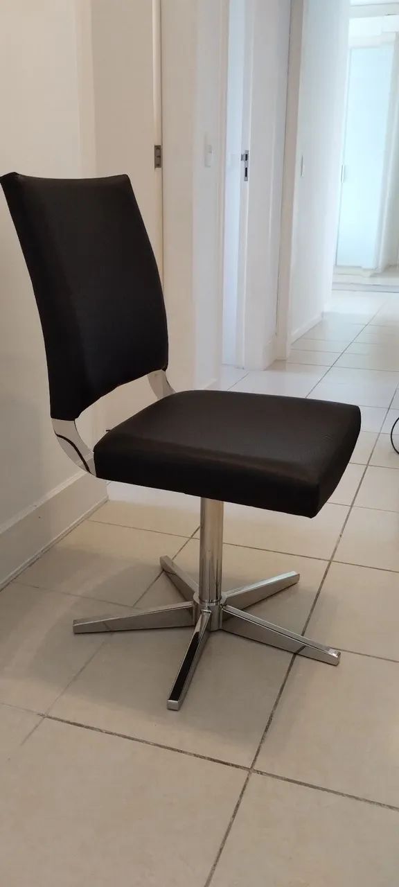 IMPERDÍVEL (última oferta) Cadeira Giratória Moderna com Base Cromada