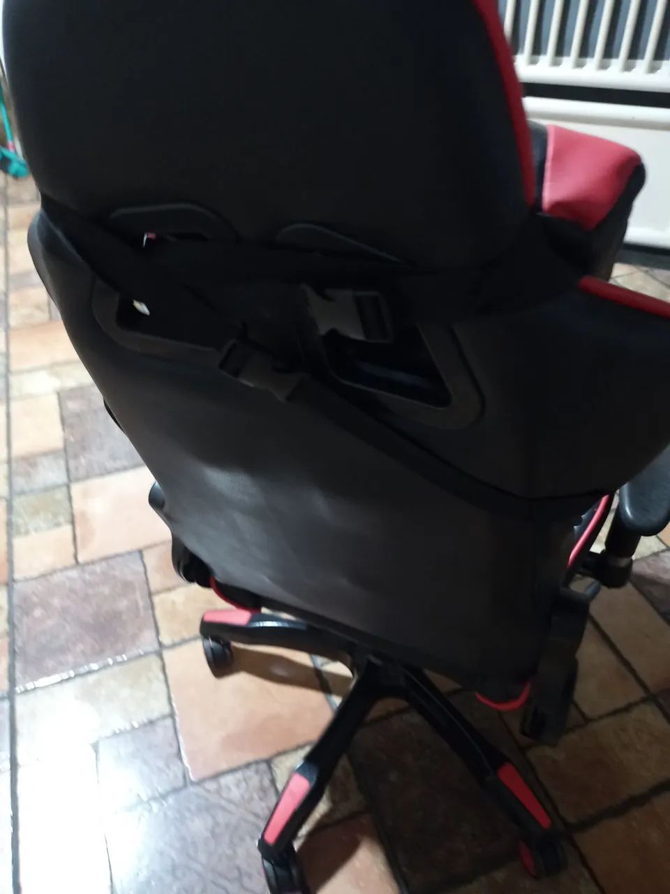 Cadeira Gamer - Preta e Vermelha - Foto 3