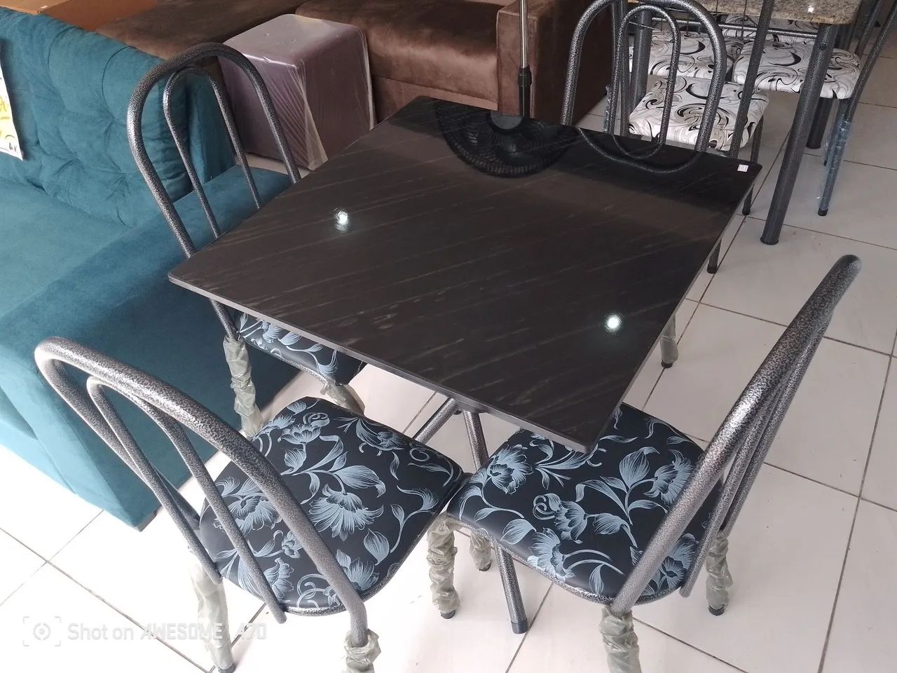 Conjunto de Mesa de Jantar com 4 Cadeiras entrega e montagem grátis