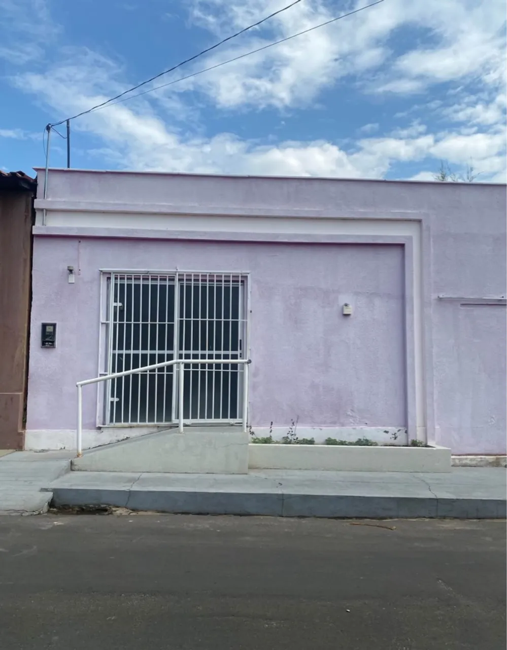 Aluga-se ponto comercial