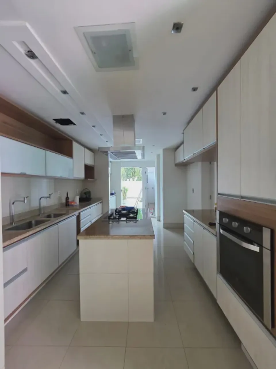COND. RENAISSANCE. 3 SUÍTES, SALA PARA 2 AMBIENTES, 100% MOBLIADA. 4 VAGAS.