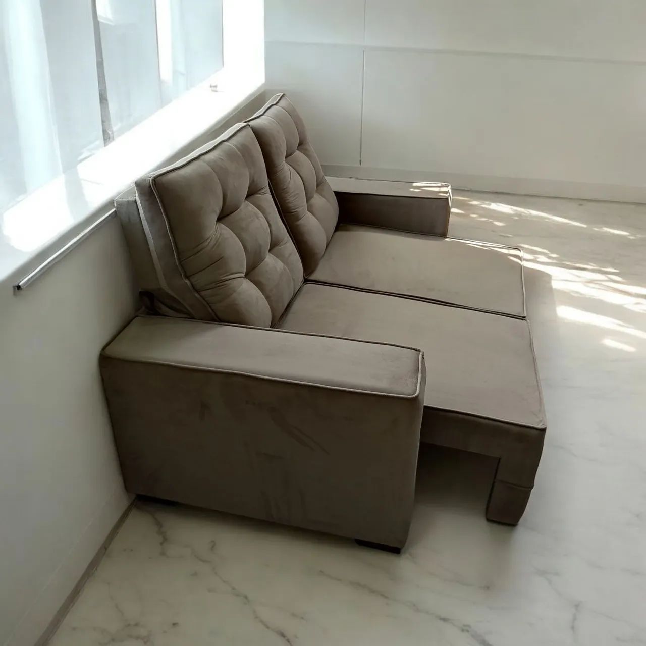 Sofá retrátil e reclinável em Suede