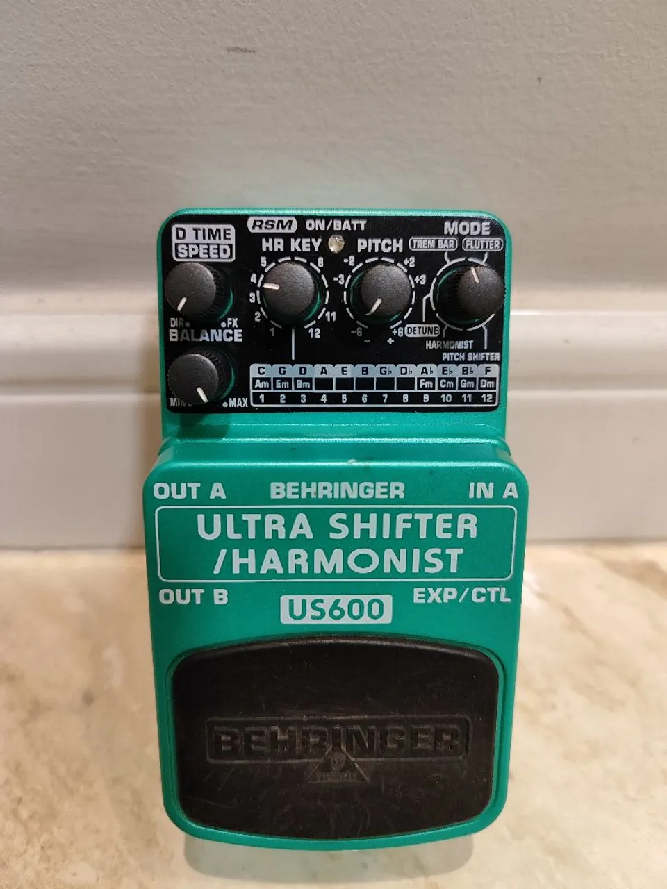Pedal Behringer Ultra Shifter/Harmonist US600 (JHS,Wampler,MXR,Boss,digitech,whammy,ehx)