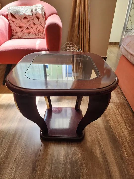 Mesa de centro em madeira com tampo de vidro - Foto 3