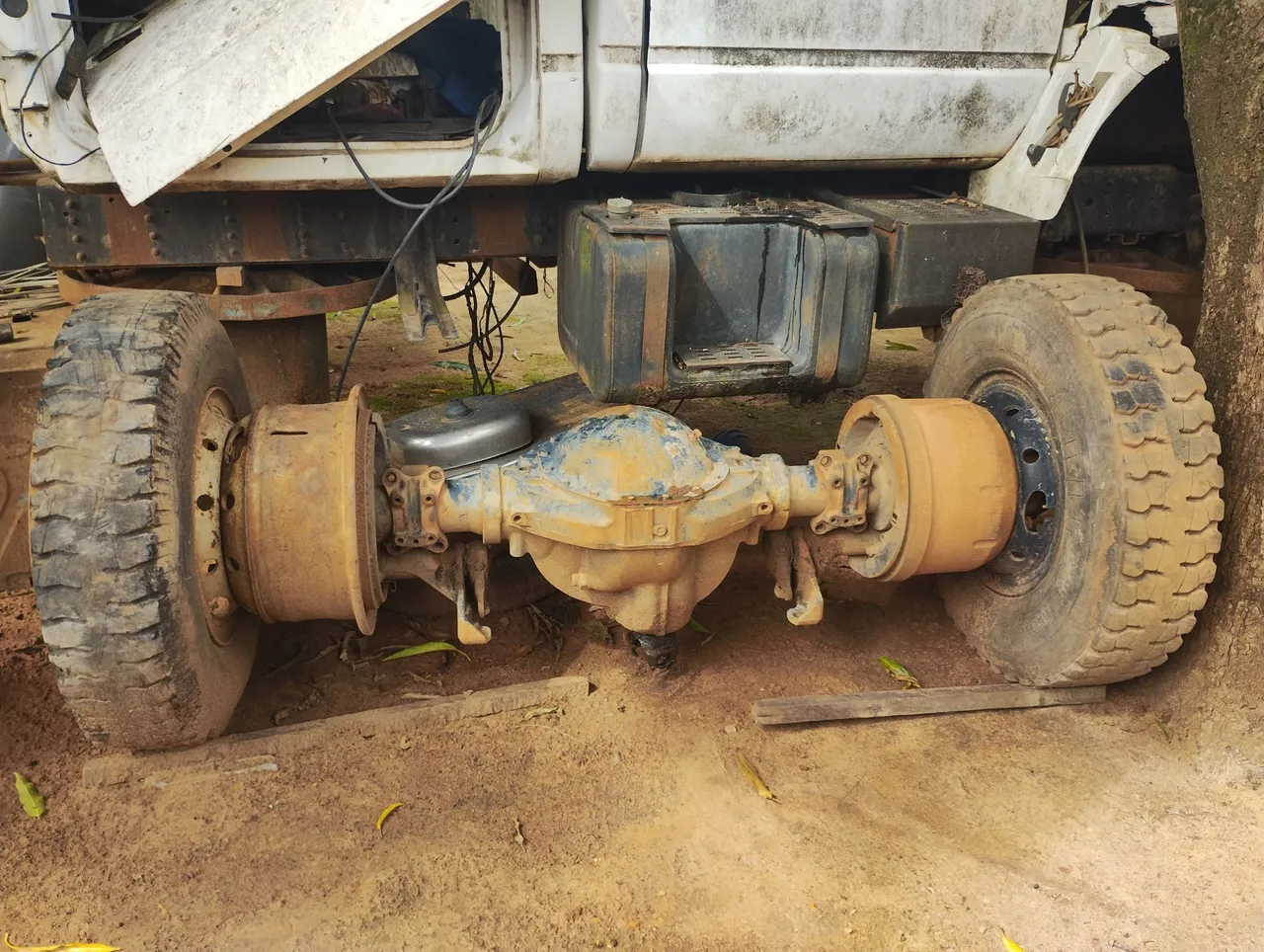 Vende-se esse diferencial 1721 do Mercedes.