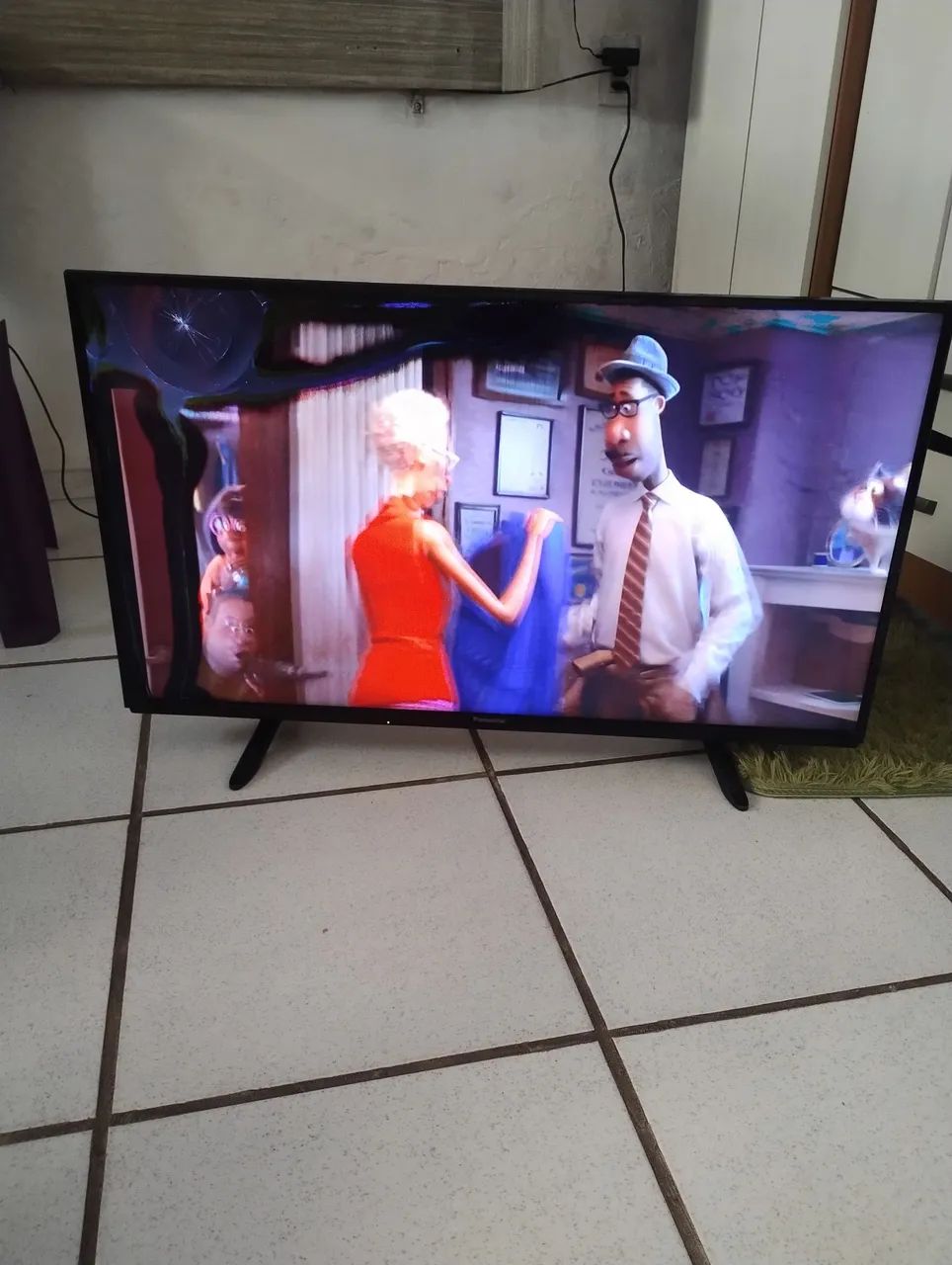 Vendo tv Panasonic 40 polegadas com trincado na tela. - Foto 2