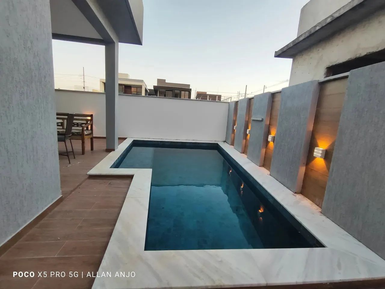 CASA MOBILIADA EM  CONDOMÍNIO FECHADO