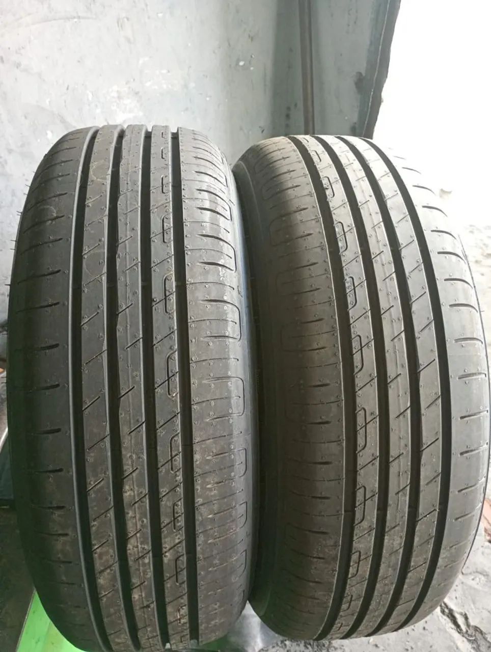 Pneus 205/60/16 Goodyear novo
