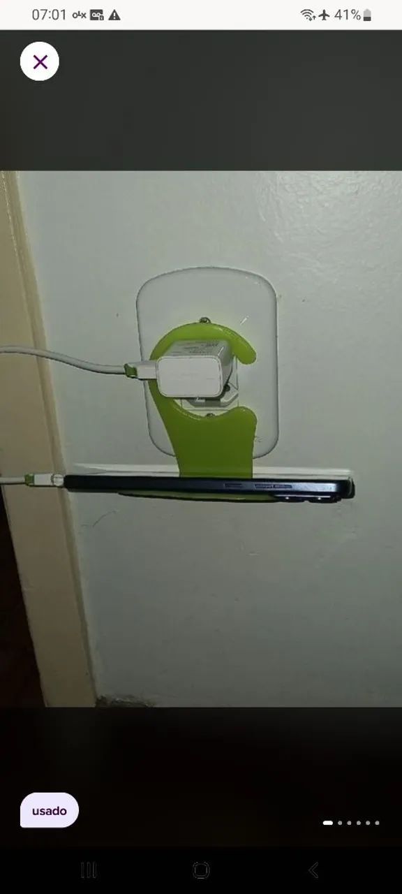 Suporte tomada carregador celular 