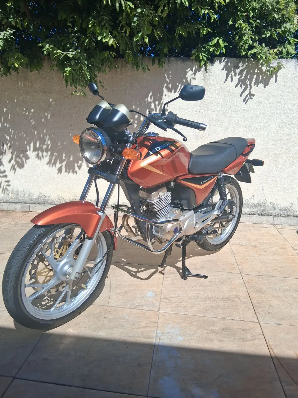 Titan 150 especial 35 anos