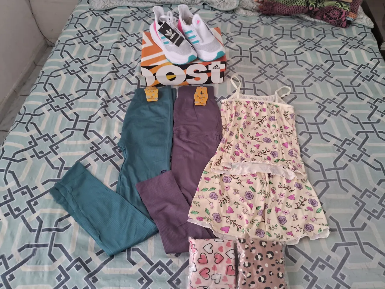 Kit Academia: Leggings, tênis e roupa de treino