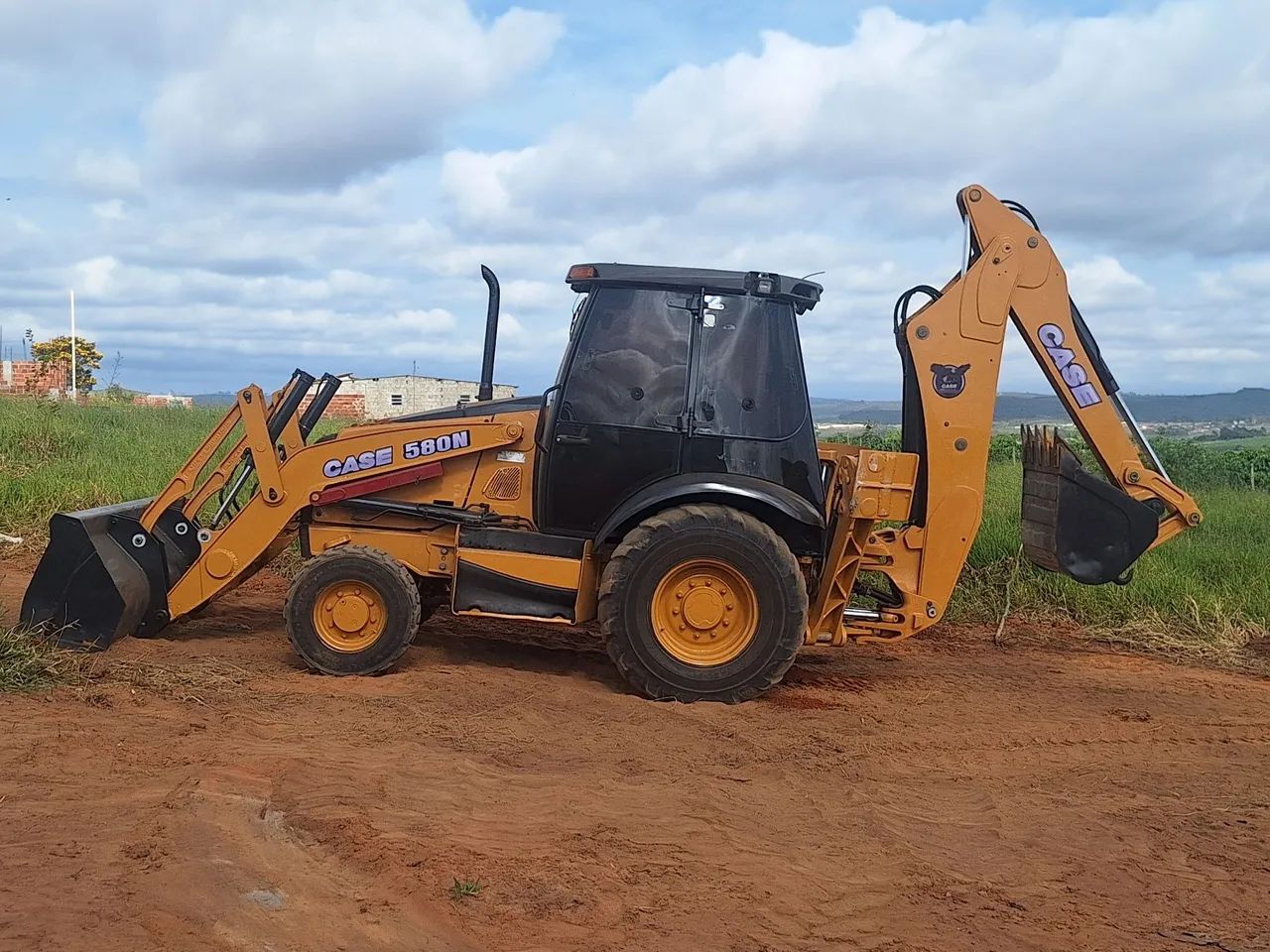 Case 580N 4x4 ano 2012