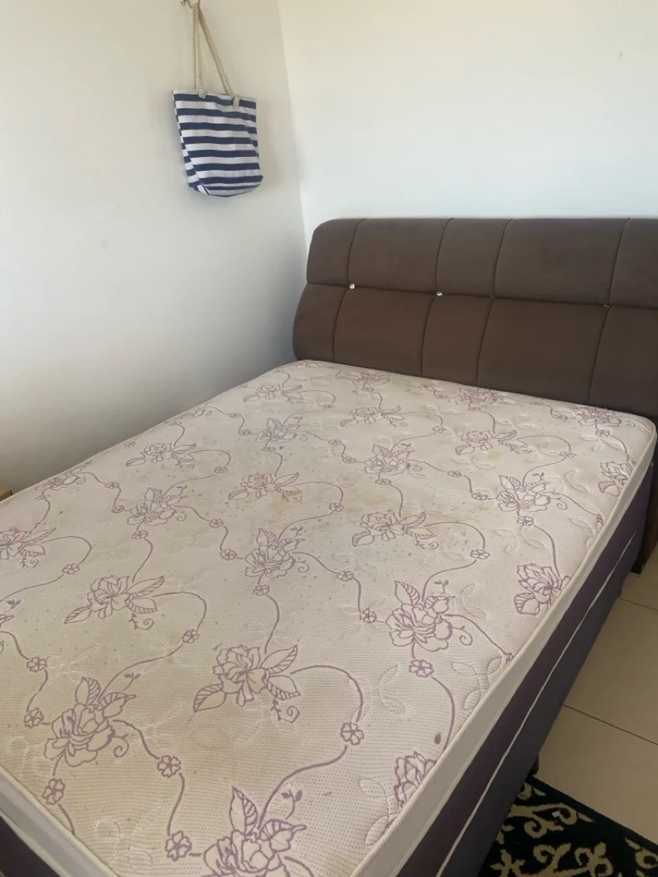 Cama casal com baú