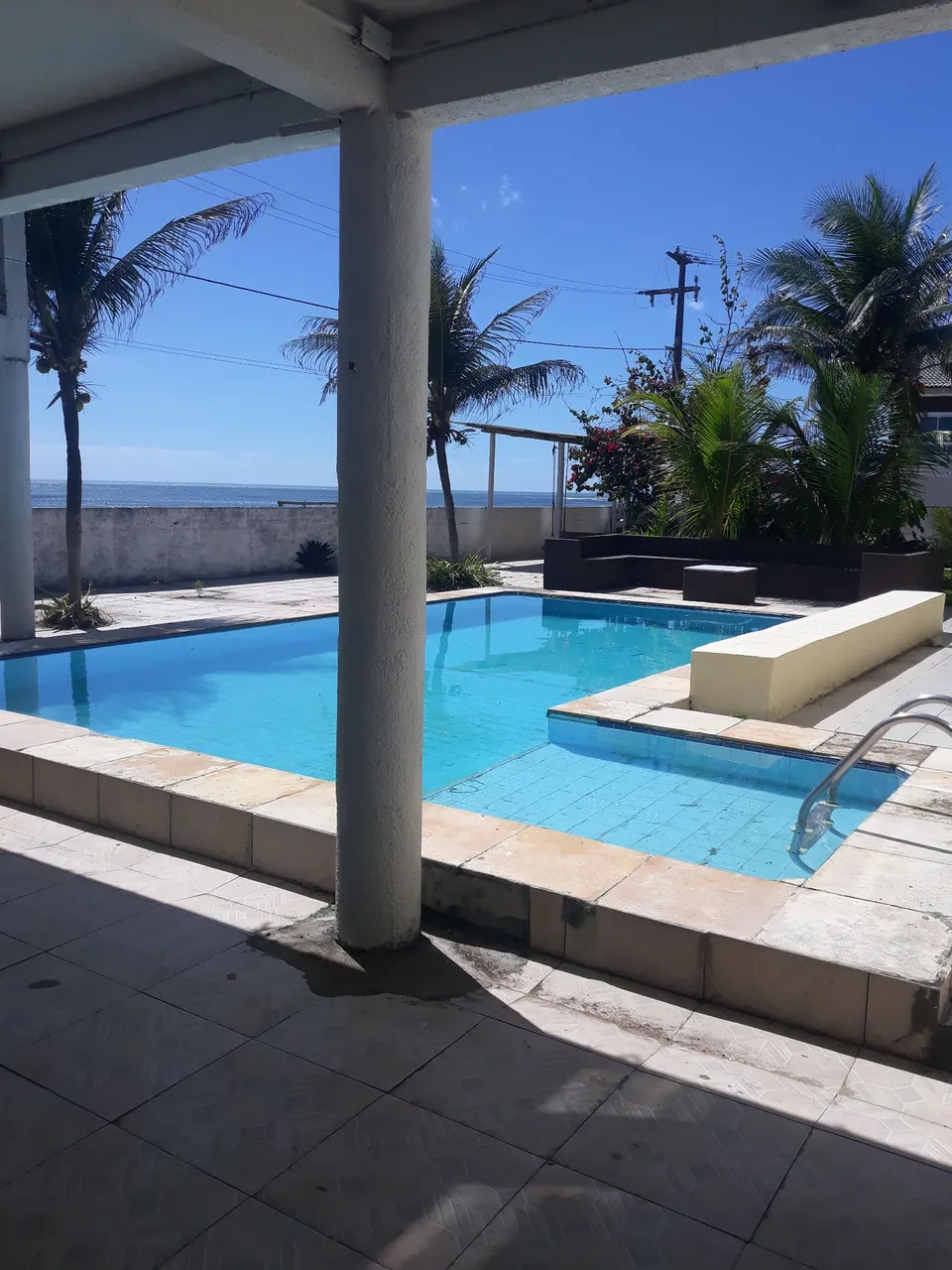 CASA FRENTE AI MAR ,9 QUARTOS COM AR COND.