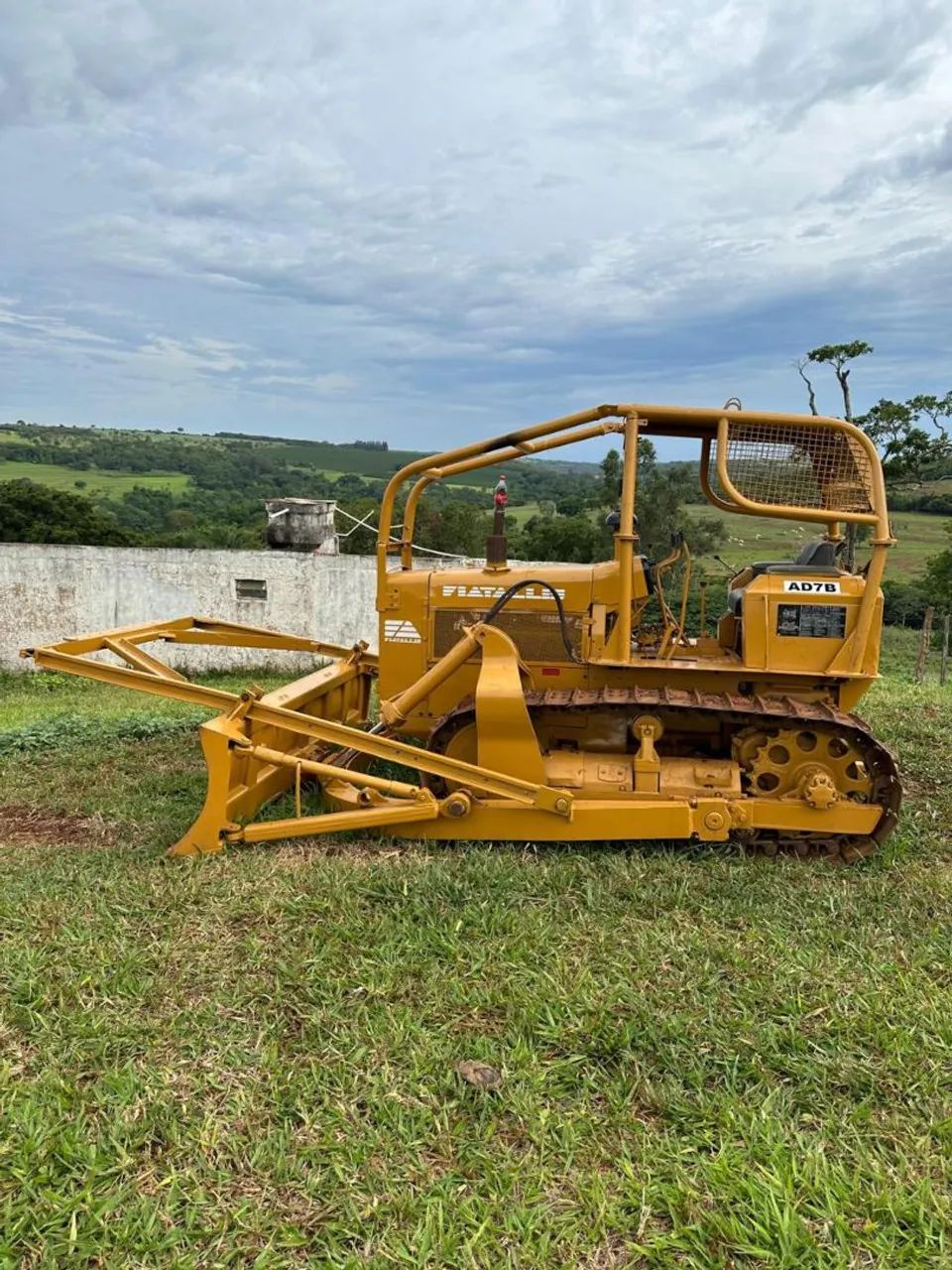 Prestação de serviço com trator esteira 