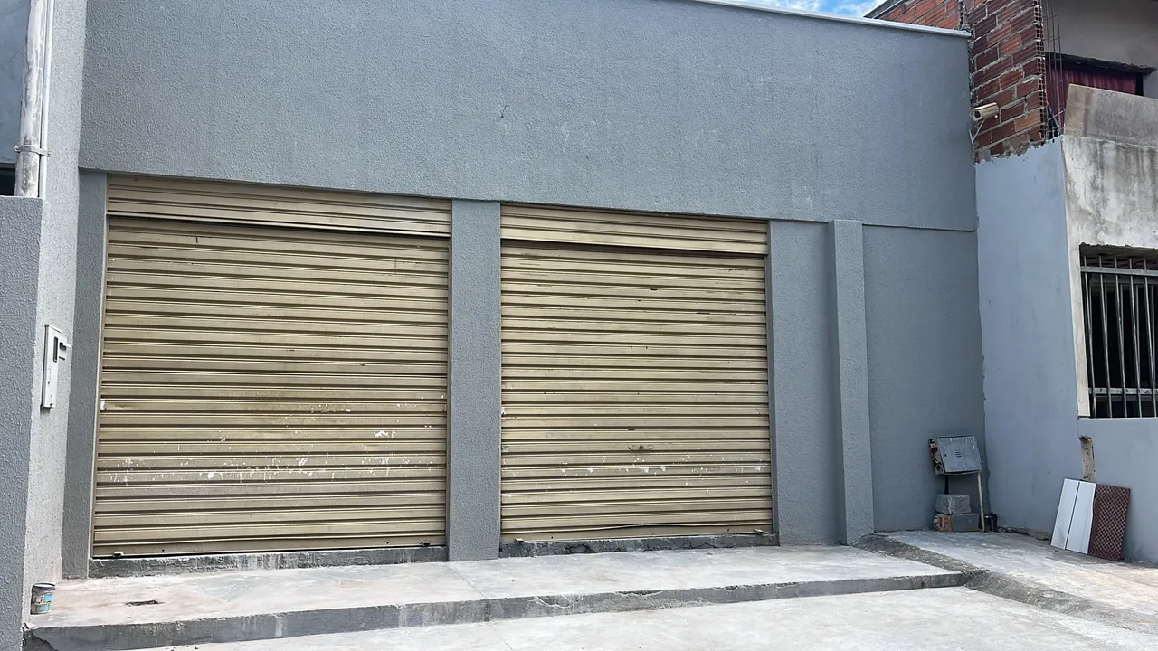 Sala. Comercial nova. Nunca. Habitada