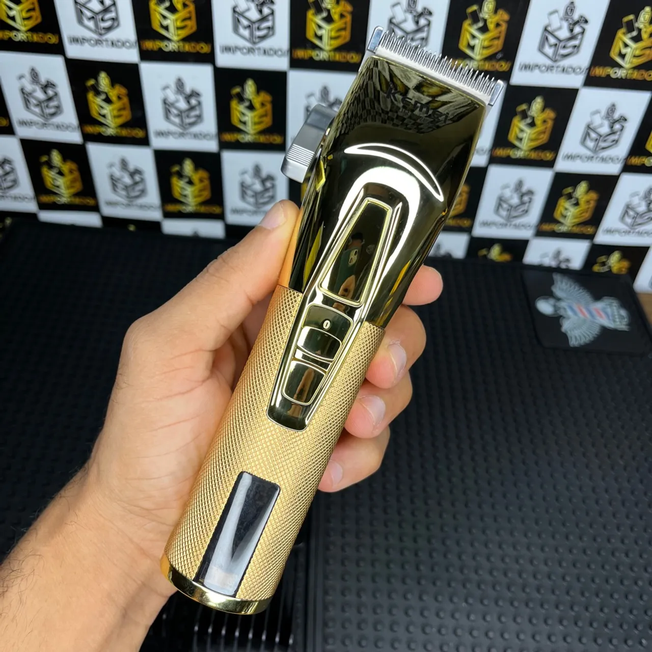 Máquina de Cortar Cabelo Kemei Profissional Dourada