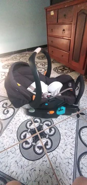 Cadeirinha de bebê - Bebê conforto semi novo  100 reais