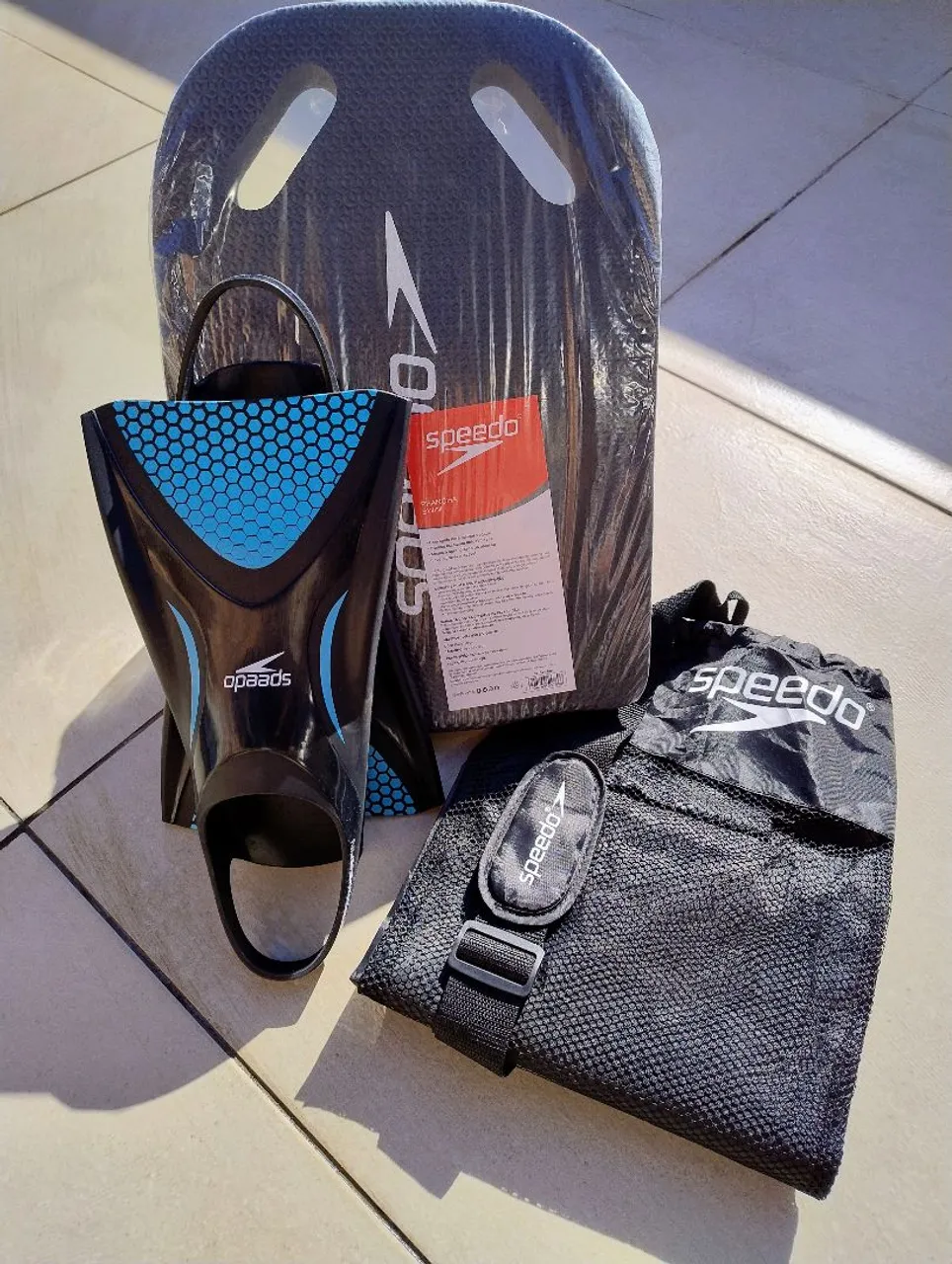 Kit completo de natação Speedo: Prancha, pé de pato e sacola