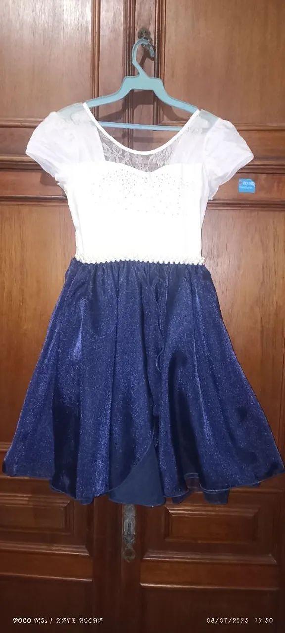 Vestido Azul com Detalhes e Saia Rodada